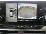 まるで上空から見下ろしているような感じで駐車が楽にできるインテリジェントアラウンドビューモニター