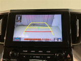 バックカメラも装備され運転をサポ-ト致します。駐車が苦手な方でも後ろが見えますので心配ございません!一度使ったら手放せません。