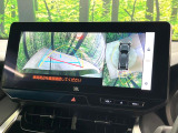 【パノラミックビューモニター】専用のカメラにより、上から見下ろしたような視点で360度クルマの周囲を確認することができます☆死角部分も確認しやすく、狭い場所での切り返しや駐車もスムーズに行えます。