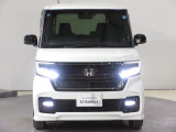 ハロゲンより明るく、より遠くまでさらなる安心感のあるLEDヘッドライトを採用。点灯忘れも防止できるオートライトコントロール機構付きです。