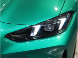 BMWの伝統の丸目4灯ヘッドライトでございます。LEDライトで視認性もよく明るく安全性の向上につながります。
