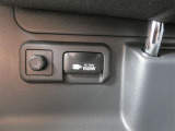 AC100V/1500W対応コンセント付きです。家電製品も扱えるため非常時も安心の装備です。