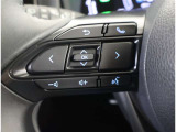ステアリングスイッチ付き。前方から目を離すことなく操作することが可能です。