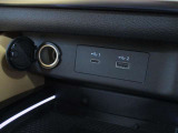 USB充電ポートがあるのでお出かけ中にスマホのバッテリーが無くなっても大丈夫!