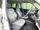 運転席シート廻りは使用感も少なく、良好な状態となっています。前オーナー様が丁寧に使っていたことがよくわかりますね。