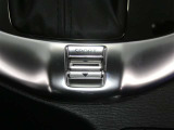 【充電用USB端子】デバイスの充電に便利です。※実際の接続端子は写真で確認or店舗までご気軽にお問合せください♪