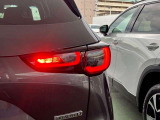 AWD車両に標準装備のバックフォグライトは、視界の悪い夜中でも後続車両にしっかりと存在をアピールします。また、最近ではおしゃれとしても流行っているアイテムです。