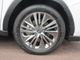 右前 18インチアルミホイール タイヤサイズは、 225/55R18です。「*ホイールロックナットは展示用です」