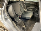 後席をはね上げれば、「もうひとつの荷室」が生まれます。