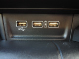 便利な充電用USBジャックも付いています。