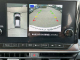 アラウンドビューモニターです。上空からお車の周りを見る感覚で表示されますので、車庫入れも安心です。