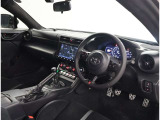 オシャレなインテリアで運転する気分も盛り上がりますよね^^