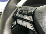 ステアリングにオーディオ操作スイッチが付いています。オーディオ画面に直接タッチしなくても操作が出来ますので、運転に集中できます。