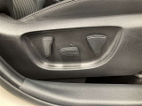 パワーシート搭載。微妙な調整が手軽にでき、ピッタリのポジションで運転することが可能です。