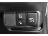 ■衝突回避支援機構■自動車に搭載したレーダーやカメラからの情報をコンピュータが解析し、運転者への警告やブレーキの補助操作などを行います。事故予防に!