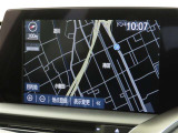 メーカー装着のナビを装備しております。