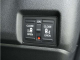 ◆両側電動スライドドア◆狭い駐車場でも乗り降りが楽々♪お子様が隣の車にドアを当ててしまう心配もございません!小さなお子様連れの方もこれで安心。