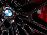 【BMWアロイホイル】軽量かつ強度に拘ったアロイホイル。走行性能ポテンシャルを引き出す設計。車の足元を引き締めてくれる大きなポイントはアロイホイルです。