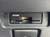 ETC2.0車載器。高速道路の料金所をスムーズに通過できるほか、渋滞情報や安全運転支援情報を受信できます。