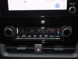 オートエアコン付車です。自動で温度と風量を設定する優れものです。