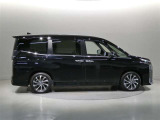 両側パワースライドドア付きだから、狭い駐車スペースなどでの 乗り降りラクラク!小さなお子さまのいるご家庭には嬉しい装備。