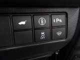 パーキングセンサーや横滑りを防ぐVSA等のスイッチ類は運転席の右側、手の届きやすい位置にあります。