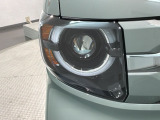 LEDヘッドライトは、点灯の瞬間から最大光量を発揮し、突然暗くなるトンネルなどでの安定感を高めます。