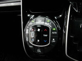 車内の温度管理に便利なオートエアコン☆