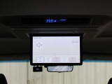 各種コンテンツを迫力ある大画面で楽しむことが可能な「13.3型リヤシートエンターテインメントシステム」を搭載。後席独立機能により、前席と後席で別々の音声を聞くことも可能となっています。