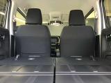 シートを倒すと広いスペース!使い勝手の良いお車です☆