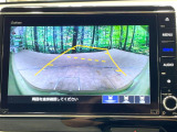 【バックカメラ】駐車時に後方がリアルタイム映像で確認できます。大型商業施設や立体駐車場での駐車時や、夜間のバック時に大活躍!運転スキルに関わらず、今や必須となった装備のひとつです!