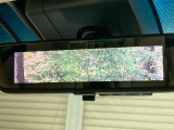 【デジタルインナーミラー】後席の大きな荷物や同乗者で後方が確認しづらい時でも安心!カメラが撮影した車両後方の映像をルームミラー内に表示。クリアな視界で状況の確認が可能です!
