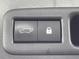 【パワーバックドア】スマートキーや運転席のボタンを押すだけでリアゲートが自動で開閉します!荷物を持っている時や、高い位置にあるバックドアを閉める際に便利な機能です♪