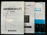 スマートキーは鍵をバッグに入れたままでもドアロックの開閉やエンジンのON・OFFができます。夜間や雨の日も鍵を探さなくて良いので便利です。