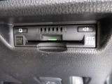 【ETC2.0車載器】は高速道路上に設置されたITSスポットと双方向通信を行い、ETC機能に加え安全運転をサポートする交通情報を提供してくれます