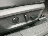 パワーシート完備ですので、乗り降りもラクラクできますね。