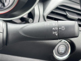 【オートライト(AUTO)】外の明るさをシステムが感知して、自動でヘッドライトが点灯します。ヘッドライトをつけ忘れを防ぐ便利機能です。