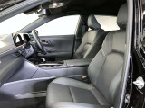 高いホールド性で運転姿勢が安定します。長距離ドライブでも疲れにくいのが魅力です。快適なドライビングライフをお送りください♪