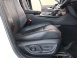 パワーシート搭載。微妙な調整が手軽にでき、ピッタリなポジションで運転することが可能です。