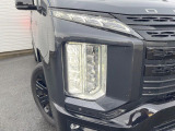 【LEDヘッドライト】悪天候や夜間走行時も良好な視界を確保し安心して運転できる高輝度LEDヘッドライトを装備!点灯速度が早く、消費電力も抑えられています。