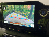 【バックカメラ】駐車時に後方がリアルタイム映像で確認できます。大型商業施設や立体駐車場での駐車時や、夜間のバック時に大活躍!運転スキルに関わらず、今や必須となった装備のひとつです!