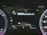 【プリクラッシュセーフティ】前方の車両等を検知し、衝突しそうな時は警報で注意を促し、ブレーキを踏む力をサポート。ブレーキを踏めなかった場合は衝突被害軽減ブレーキが作動、衝突回避をサポートします。