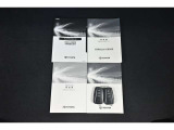 保証書・記録簿・取扱説明書と揃っております。キーの電池は新品にお取替えしてから納車させていただきますので安心してお乗りください。