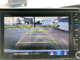 【バックカメラ(3モード)】視点を切り替えて後方を確認でき、駐車や車庫入れも安心です。