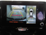 バックモニター付きで慣れない駐車場や車庫入れをサポートします。