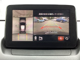 狭い場所での駐車やすれ違いなどでより的確な運転操作に役立つ360&deg;ビューモニターが装備されています。