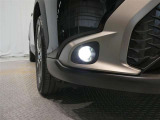 フォグランプ装備 暗い夜道の車両前方を明るく照らします
