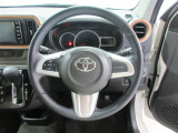 ステアリングから手を離さず、運転に集中したままオーディオ等の操作ができます。