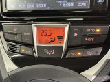 オートエアコンで快適な室内です。