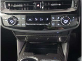 スマートキー付きです。スマートキーとは鍵を車に差し込まなくても、ドアノブを触ったりするだけで、ドアロックを解錠できます。これが凄く便利なんですよ。
